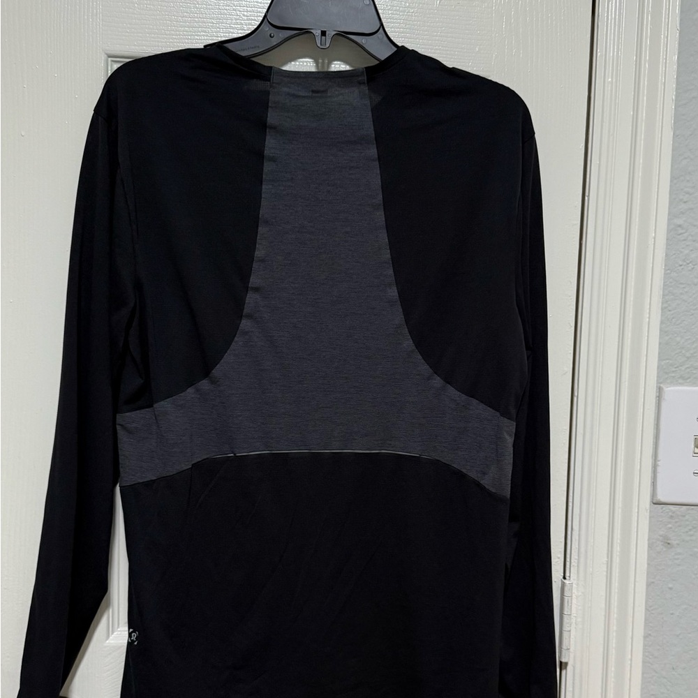 Lululemon Men's Black Long Sleeve Shirt - Picture 3 of 10